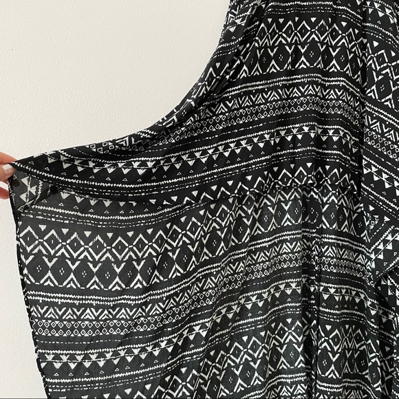 High-low beach dress with tribal print - Picture 8 of 8